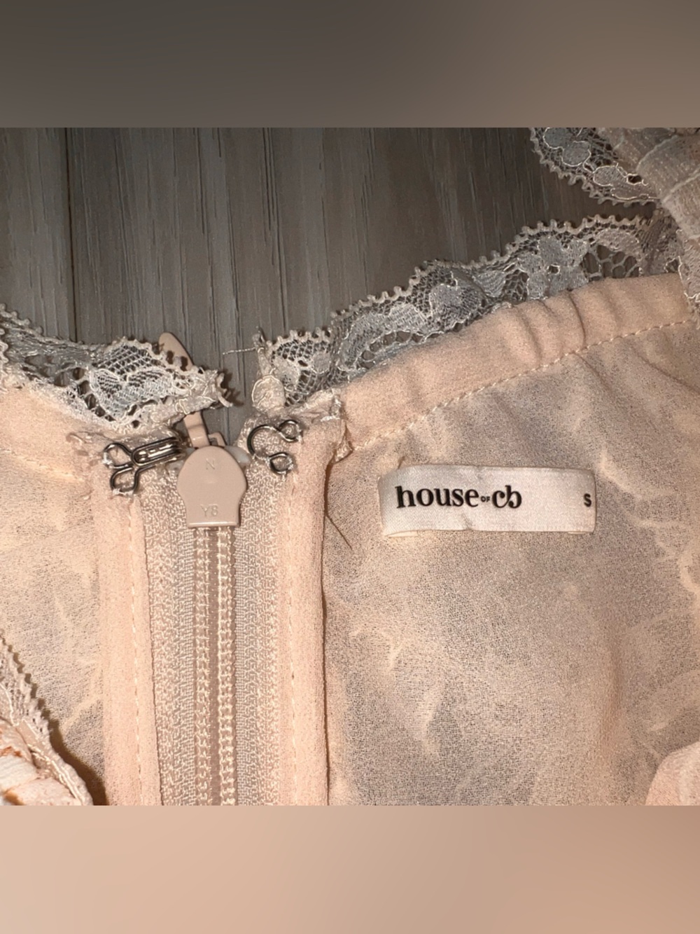 House of CB CARA Vintage Ivory Long Sleeve Lace Peplum Top- size small NWOT ๐ค๐๏ธ - Picture 8 of 12